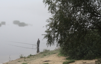 По утрянке на рыбалке. / и утренний туман бодрит.