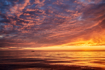 fiery sunset 2 / Закат в Охотском море......конец лета.