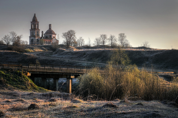 О чём молчат разрушенные храмы.. / Нижегородская область, Вадский район, с. Вазьян, храм Николая Чудотворца (1805), май 2022 года.