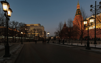 Вечер в Александровском саду... / ***