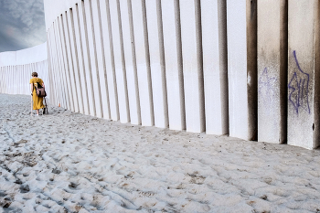 Стена / Жанр