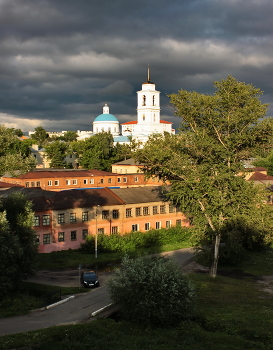 Сюжет из старого города Серпухов / летний вечер