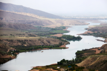 &nbsp; / Чирюртское водохранилище. Река Сулак, Дагестан.