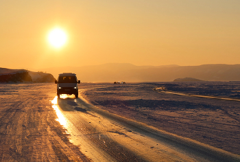 По дороге из желтого льда / Байкал. Ледяная дорога