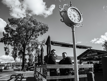 Мужчины под часами / ....