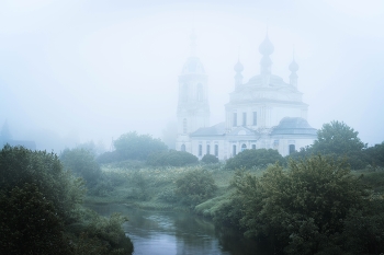 Церковь в тумане / Ярославская обл., Савинское