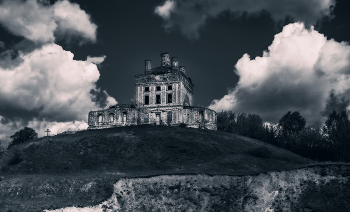 На холме под небесами. / ...