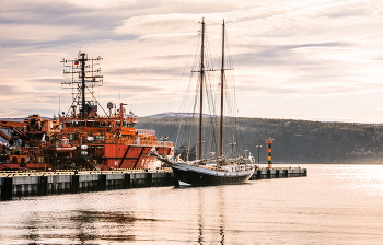 покорители северных морей / у причала
