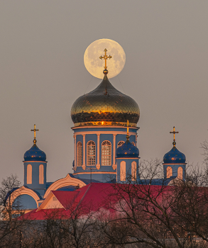 на восходе / Тихвинский собор