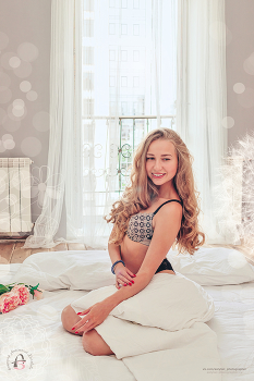 Утром / 14 августа 2020 года.
Фотосессия проходила в фотостудии "AMORAMOR" г. Екатеринбург.
Модель: Катя Петрова
Фотограф: Анастасия Белякова