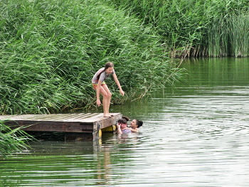 Ой, прыгаю... / Лето, водоем,жарко,купание