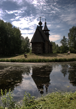 В музее деревянного зодчества в Костроме... / Уютная деревянная часовня...