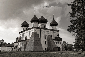 Собор Рождества Христова / Каргополь Архангельской обл. Собор заложен в 1552 г. новгородскими мастерами