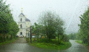 "А за окном июнь холодный: дождь, ветер ..." / "А за окном июнь холодный:
 Дождь, ветер, снова ветер, дождь ...
 Совсем ты к лету непригодный
 Июнь. Ну что с тебя возьмешь ?.."
 Т. Травник