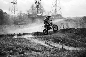 маленький гонщик / мальчик мотокрос