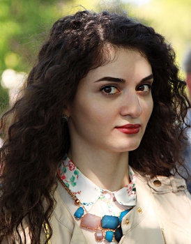 Портрет прохожей / ***