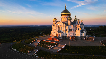 Утро на Белой горе / Монастырь на Белой горе под Кунгуром (Пермский край) часто называют Уральским Афоном. Это одна из главных православных достопримечательностей Пермского края и Урала.