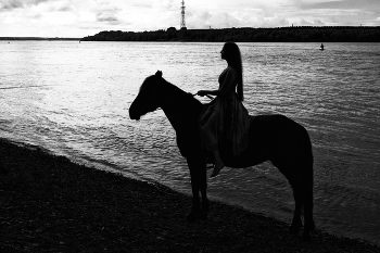 всадница / в сумерках