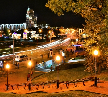 Вечер в большом городе ... / Городской этюд ...