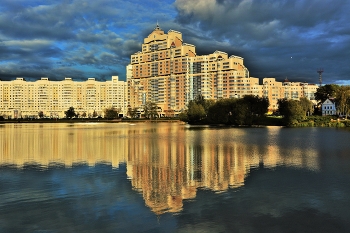 &quot;В этом городе вечер, свинцовое низкое небо ...&quot; / &quot;В этом городе вечер, свинцовое низкое небо,
 Он хранит в переулках обрывки растаявших снов.
 С этим городом в теплом кафе перемолвиться мне бы,
 Только он из породы закрытых в себе молчунов ...&quot;
 Т.Сытина