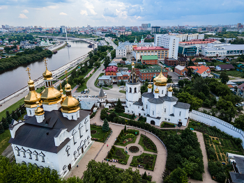 Тюмень / Свято-Троицкий мужской монастырь. р.Тура. Мост Влюбленных.