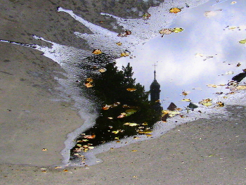"Я сразу смазал карту будня плеснувши воду из стакана"... / ***