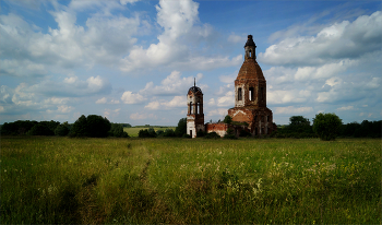 Урочище Федотово / Вид на Знаменскую церковь. Бывшее село Федотово.