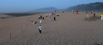 &quot;Покорители&quot; бархана / Дагестан.Сарыкум - крупнейший песчаный бархан в Европе