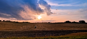 Закат в деревне летом / агрогородок Вертелишки (Гродненская область, Гродненский район)