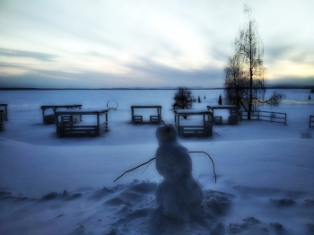 *Сумерки зимы&quot; / Вечер на пляже озера зимой