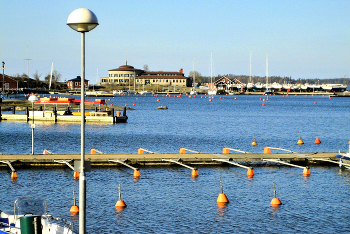 Пристань для лодок на морском побережье / Пристань для лодок на морском побережье