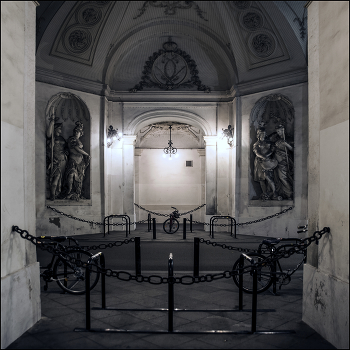 Through the Hofburg Palace - Vienna / Город и деревня
