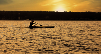 В Золотой закат. / Тренировка на Калужском водохранилище.