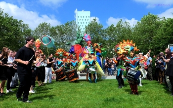 STAMP Internationale Festival der Straßenkünste in Hamburg / В Гамбурге, в районе Альтона прошел международный фестиваль уличных искусств «Штамп». Свои таланты раскрыли более 1000 художников из более чем 20 стран мира.
Слайд-шоу фестиваля:

https://www.youtube.com/watch?v=190JwL79KF4

https://www.youtube.com/watch?v=xFH56FdsGoo