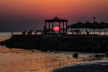 Восход солнца над Красным морем. / Макади бей. Египет.