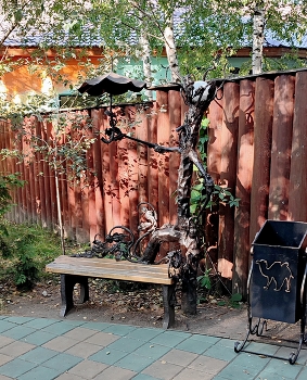 Гостеприимный. / Приятно посидеть с таким.