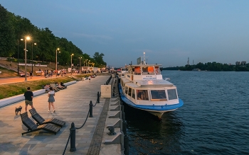 В Северном речном порту / Москва