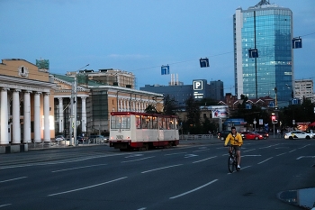 Городские зарисовки ... / Вечерний Челябинск ...