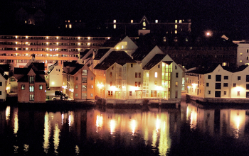 В Норвегии... / Кусочек ночного Бергена...