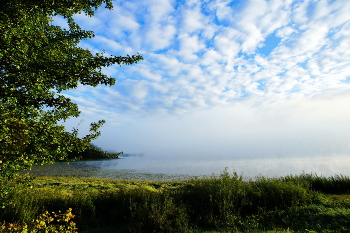 Начало осени. / Сентябрьское утро на берегу озера.