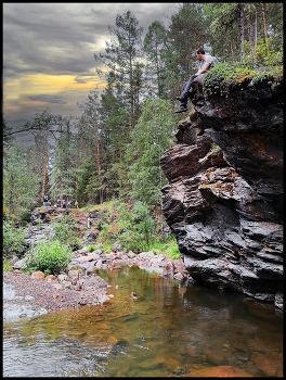 Туристы / Река лес