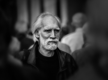  / лицо в толпе