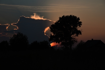 "Прощальный блеск зари на небе догорал ..." / "Все тихо: звука нет! Все тихо: нет движенья!
 Везде глубокий сон - на небе, на земле ..."
 И.Тургенев