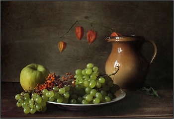.... Виноград ..... / предметная композиция