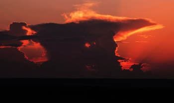 "Закат горел в последний раз, светило дня спустилось в тучи..." / "Закат горел в последний раз.
 Светило дня спустилось в тучи,
 И их края в прощальный час
 Горели пламенем могучим ..."
 А.Блок