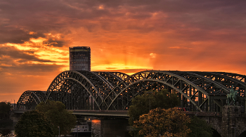 Мост в "огне" / ***
