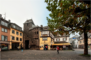 &nbsp; / Старый Торшенке (Отель) Кохем (Cochem) Этот средневековый отель и винный погребок являются частью городских стен и ворот Кохема в историческом Старом городе.