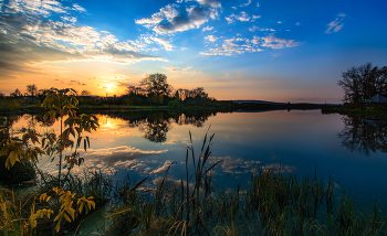 Озеро в лучах вечерних / Закат на озере