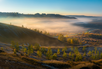 Прозрачное утро / Ясное утро, тихо очень, лишь туман прячется за горы.
Окрестности села Макешкино. Новооскольский район. Октябрь, 2022 года.
Из фотопроекта "Земля Белгородская».