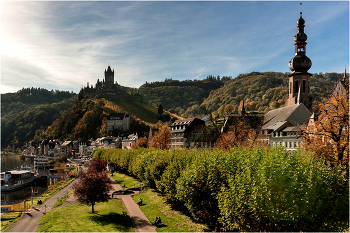 Кохем: уютный немецкий городок / Долина реки Мозель считается самым красивым и самым романтичным регионом Германии. В самом сердце долины Мозеля расположен один из самых романтичных городов – Кохем, районный центр земли Рейнланд-Пфальц. А еще, долина реки Мозель славится своими винами, там очень развито виноделие